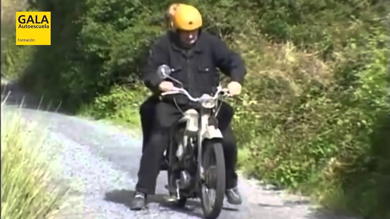 - ¿Qué restricciones tengo al conducir una moto de 125 cc con el carnet de coche?