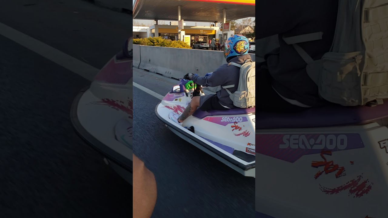 ¿Incluyen los precios de alquiler de motos de agua en Fuengirola el equipo de seguridad necesario como chalecos salvavidas y cascos?